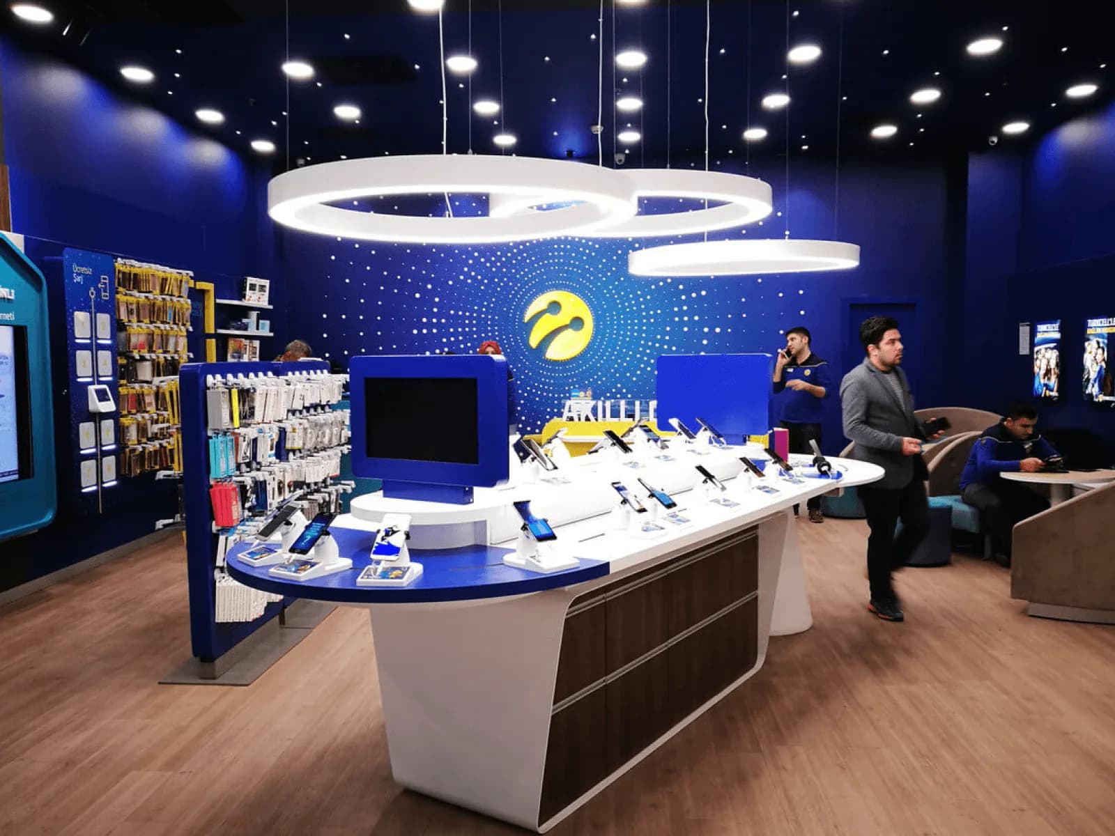 Inside a Turkcell store, screens running live campaigns