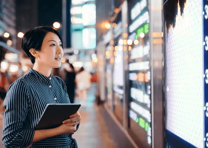 Creating Memorable Customer Experiences with Interactive Digital Signage